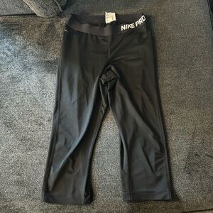 Nike Capri leggings colour: black size M